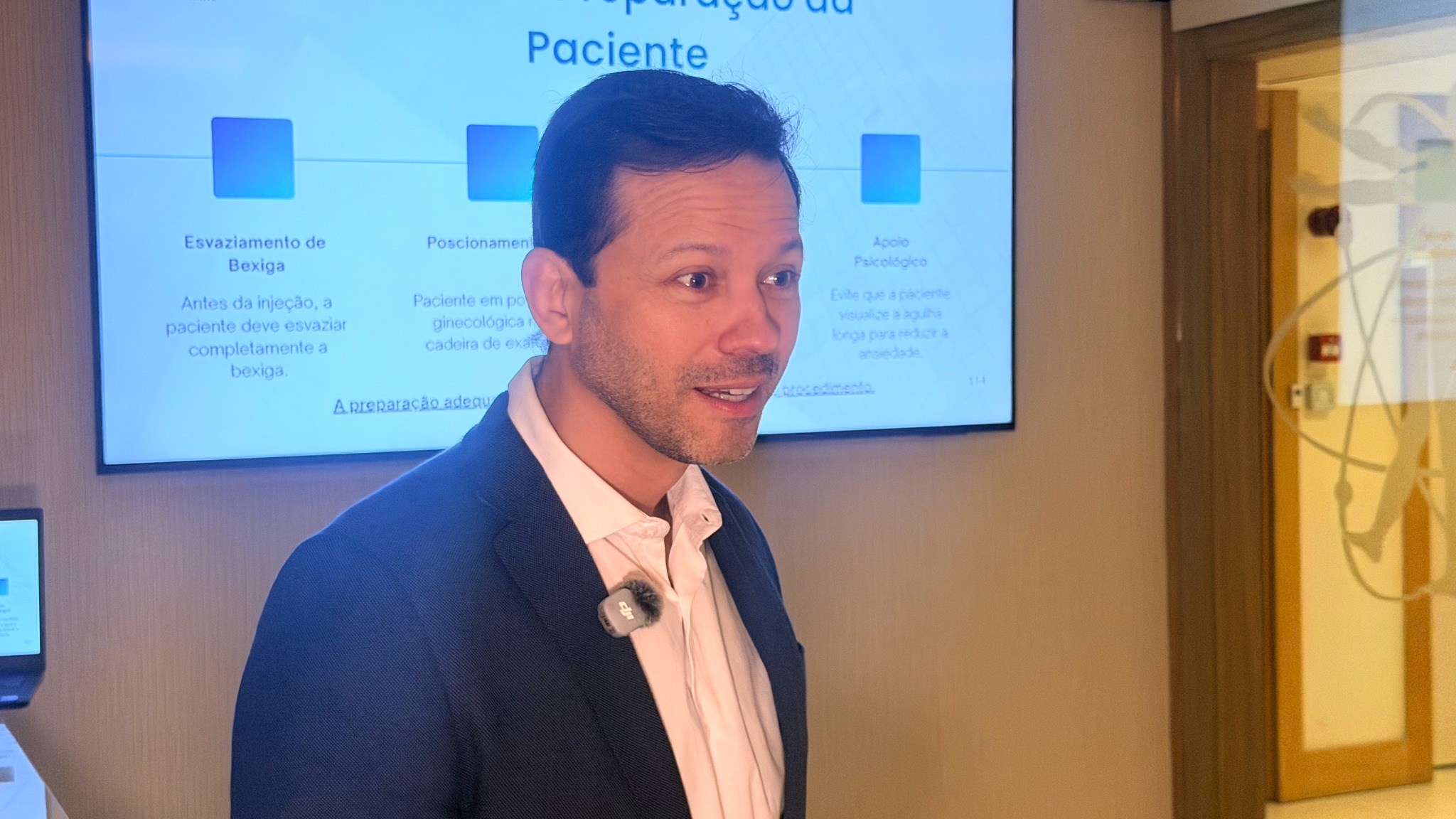 Professor durante a aula do Neural Experience