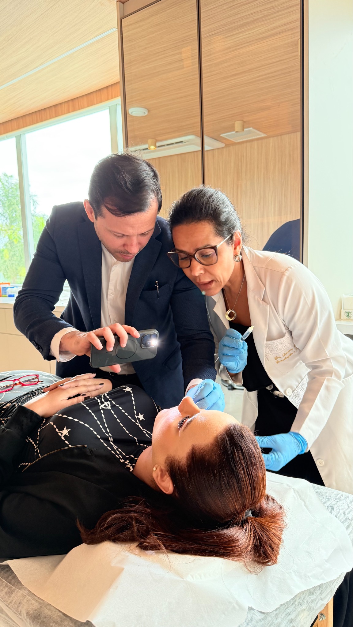 Dr. Bruno Landim orientando uma prática clínica durante a imersão